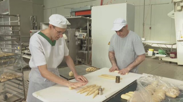 Хлебопроизводители прогнозират скок в цената на козунаците а клиенти от