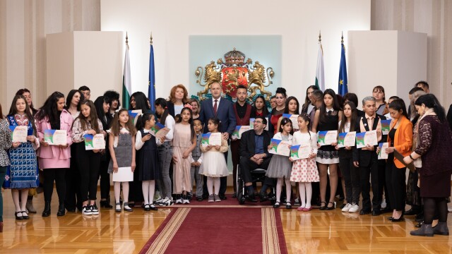 Отбелязваме Международния ден на ромите Президентът Румен Радев и вицепрезидентът