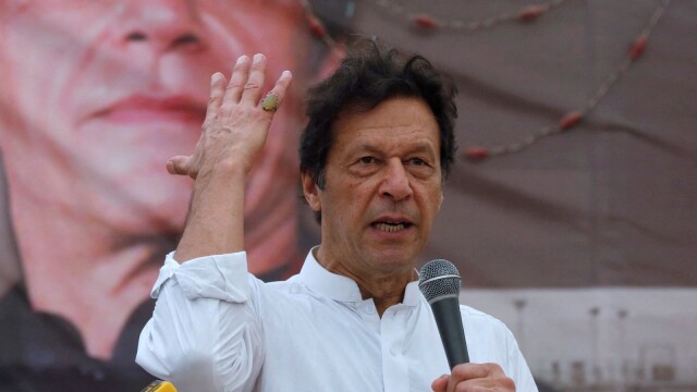 Бившият премиер на Пакистан Имран Хан влиза в централния затвор