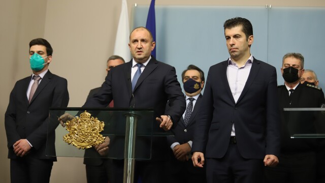 Снимка: Сблъсък между президент и премиер за войната и оръжията в помощ на Украйна