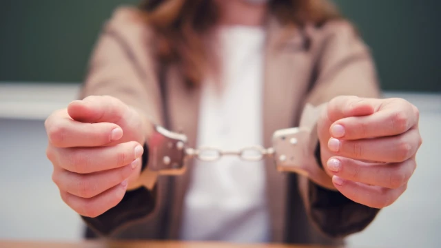 48 годишна жена от Сливен е задържана за измама за над