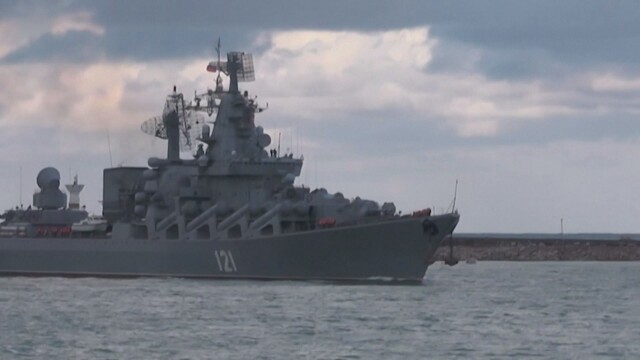 Крайцерът Москва на руския черноморски флот е бил ударен от