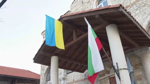 Скандал в църквата в Несебър Партийни активисти свалиха украинското знаме