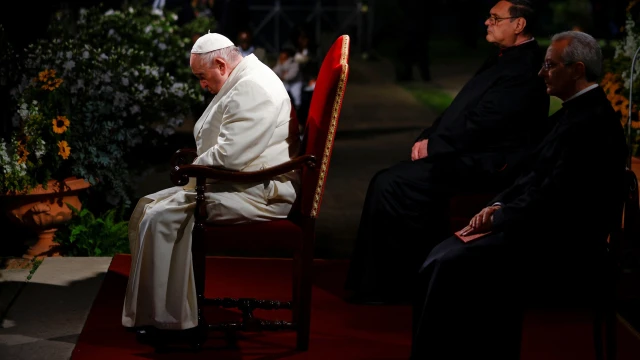 Католическият свят отбелязва Разпети петък Папа Франциск отслужи меса в