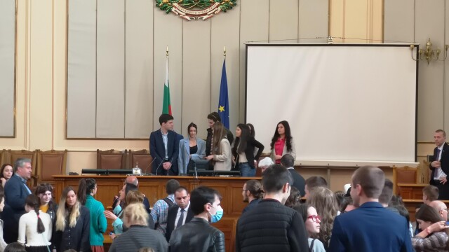 В Деня на българската конституция: Народното събрание отваря врати за гражданите 