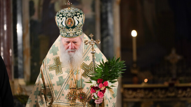 Състоянието на патриарх Неофит остава стабилно.Той беше настанен в болница