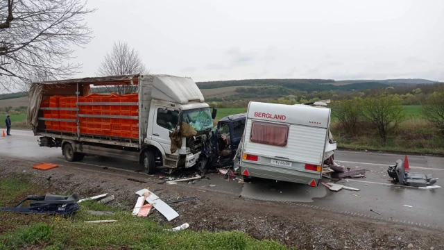 Един човек е загинал а други трима са в тежко