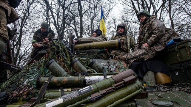 Сблъсъци на руски и украински сили по цялата 480 километрова фронтова
