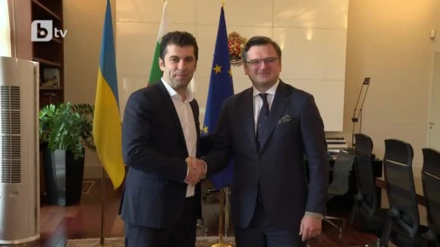 Премиерът Кирил Петков се срещна с украинския външен министър Дмитро