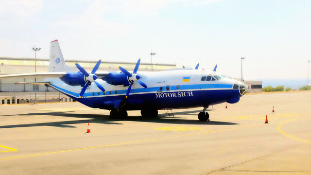 Украински товарен самолет Ан 12 на авиокомпания Мотор Сич Еърлайнс е