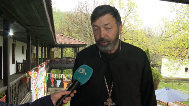 В Градешкия манастир съхраняват Благодатен огън от миналия Великден