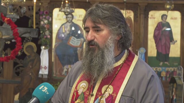 Още в първите дни на войната в Украйна отец Петър