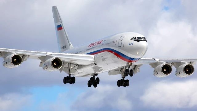 Руски самолет Ил-96-300 е пристигнал от Сочи в Белград, като