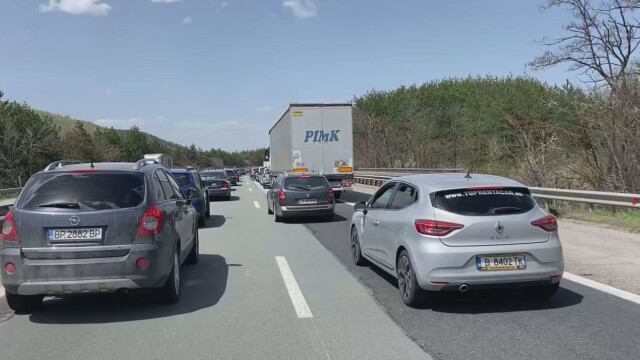 Засилен трафик се наблюдава на магистрала Тракия в последния почивен