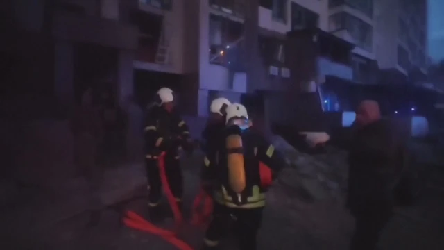 Десетима души са ранени при снощните удари срещу Киев Местните власти