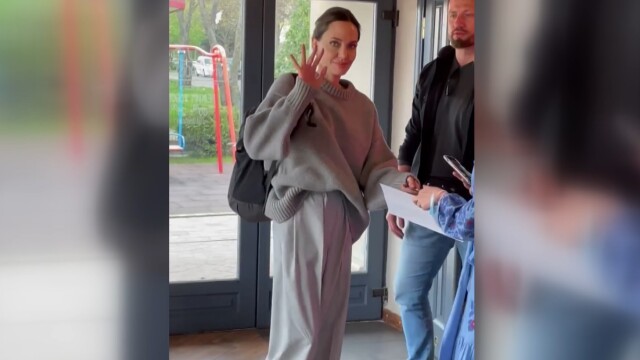 Звездата Анджелина Джоли посети Украйна Видео с нея се появи
