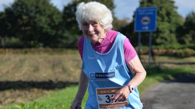 85 годишна баба която бяга по 10 км два пъти