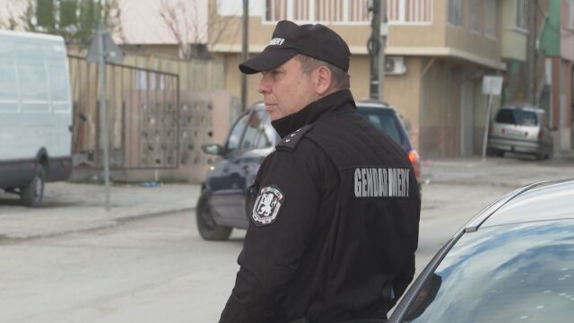 Двама души са задържани в Сливен докато плащат по 20
