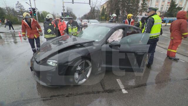 Тежка катастрофа между два автомобила в столицата Инцидентът е станал