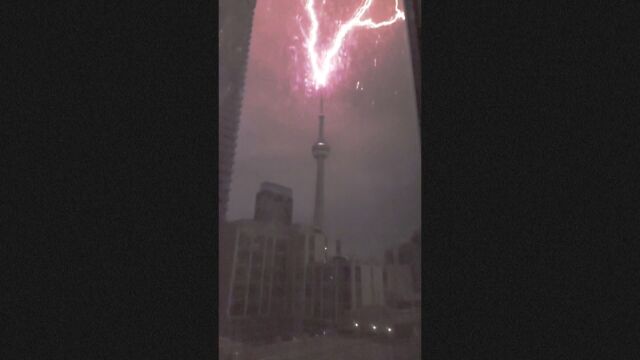 Буря с леден дъжд и светкавици връхлетя канадския град Торонто Любителско