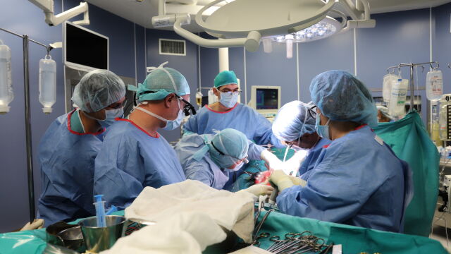 Специалисти от Военномедицинската академия ВМА извършиха чернодробна трансплантация съобщиха от