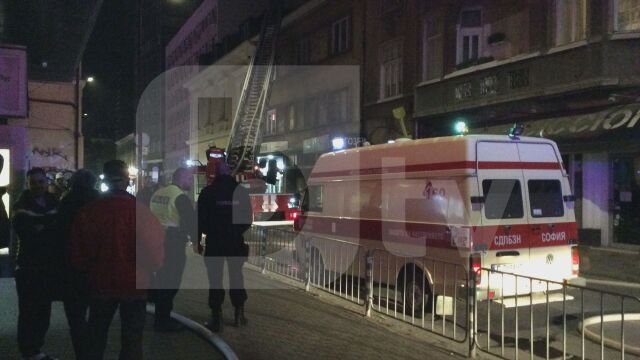Пожар на улица Гурко в София Запалило се е таванско