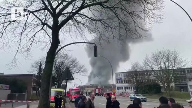 Два склада пламнаха тази сутрин в квартал Ротенбургсорт в Хамбург