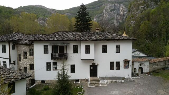 Продължава кампанията за възстановяване на Черепишкия манастир Успение Богородично Деца