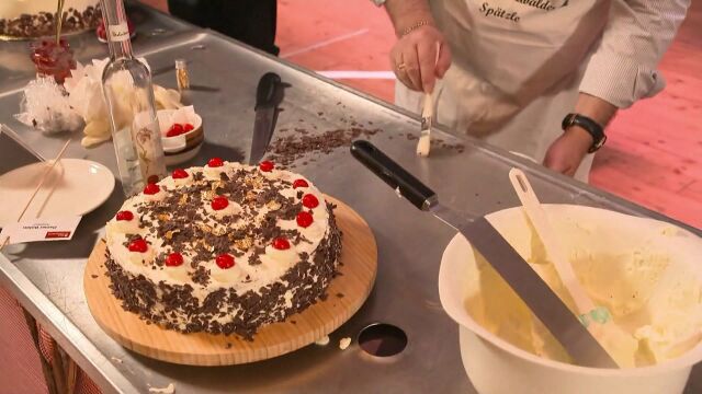 100 годишнина от създаването на най известната торта с череши Шварцвалд Тя