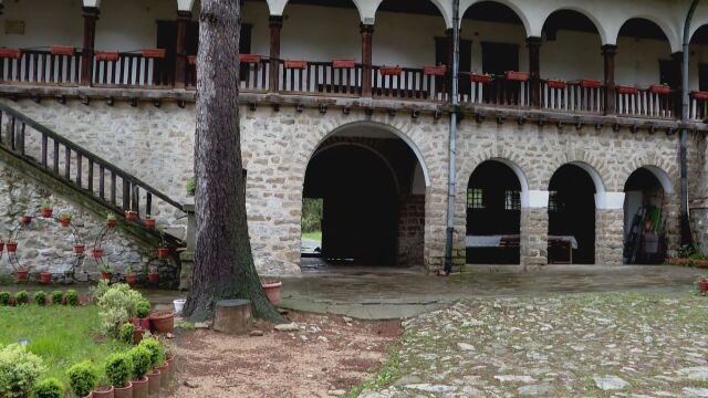 В България има множество манастири част от тях за съжаление