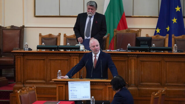 БСП поиска оставката на председателя на Народното събрание Росен Желязков