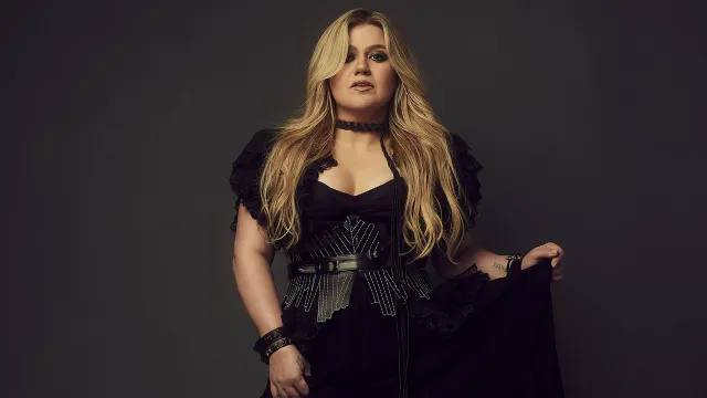Kelly Clarkson разкри два нови сънгъла