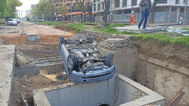 Зрелищна автомобилна каскада в Пловдив Кола се обърна по таван