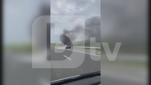 Служебен автомобил на Гранична полиция се запали на АМ Тракия