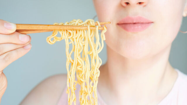Хората консумиращи инстантни спагети вероятно по често страдат от рак Това