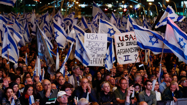 Размирици и в Израел Десетки хиляди души отново протестираха в