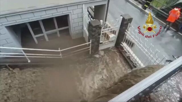 Наводнения и разрушения в Северна Италия след като свлачища кални