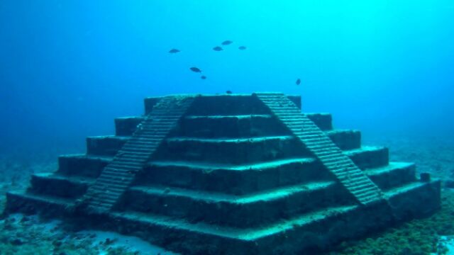Подводните пирамиди - какво са те и кой ги е построил?