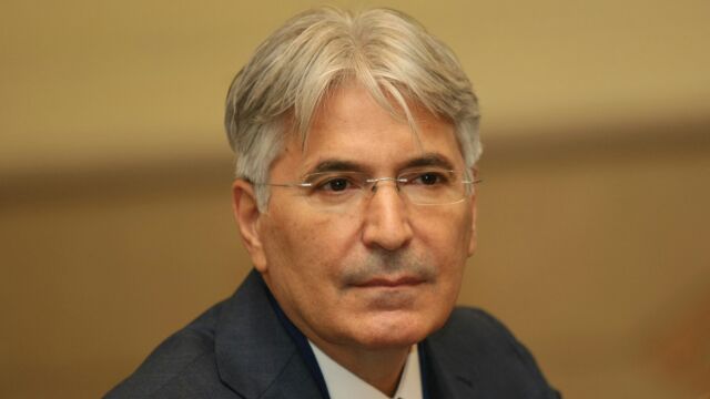 Служебният министър на икономиката и индустрията Петко Николов е приел