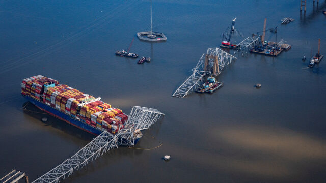 В четвъртък въздушни кадри показаха състоянието на срутения мост Франсис