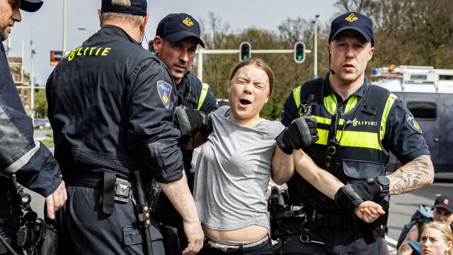 Екоактивистката Грета Тунберг беше задържана два пъти от полицията по