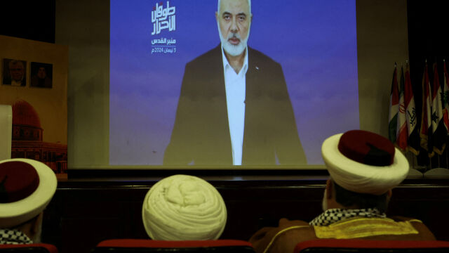 Лидерът на Хамас Исмаел Хания съобщи че трима от синовете