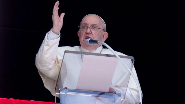 Папа Франциск призова Иран и Израел да избягват действия които