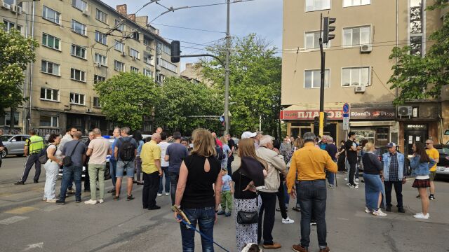 Граждани излязоха на протест и блокираха столично кръстовище Недоволството е