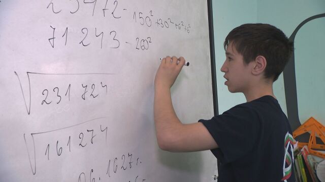 13 годишният математик Калоян Гешев стана световен шампион по скоростна калкулация