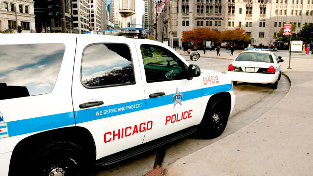 30 годишен полицай от Чикаго е бил смъртоносно прострелян през нощта
