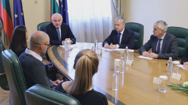 Служебният премиер Димитър Главчев се срещна с близките на отвлечените