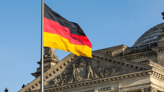  Според промените в Закона за гражданството на Германия от хората