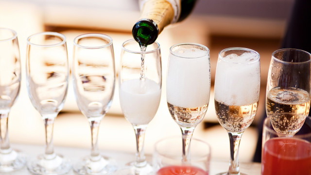 Flaske til $18 000: Den største champagneauksjonen nærmer seg