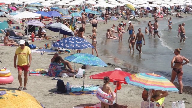 Кметове на черноморски общини предлагат да стопанисват част от плажната